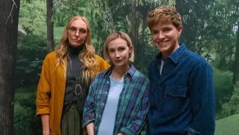 Mae Martin Draws on Friend’s Troubled Teen Escape for Netflix’s ‘Wayward’